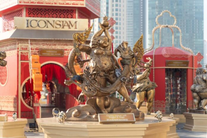 12 Chubby woman with Dragon & Naga ในงานนิทรรศการ Lancang to ChaoPraya