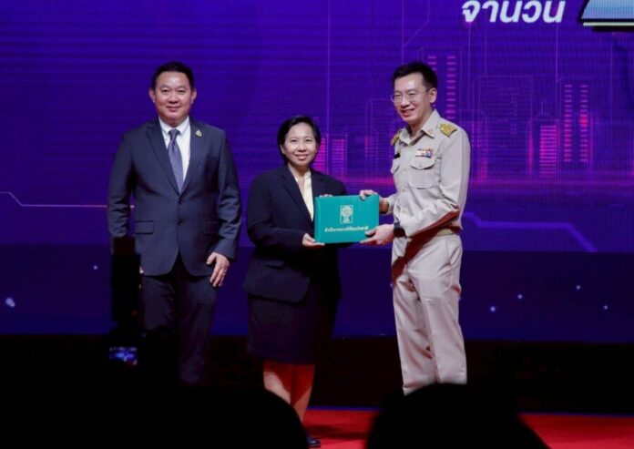 ผู้ว่าการ วว. และดร.อัญชนา รับรางวัลชมเชย