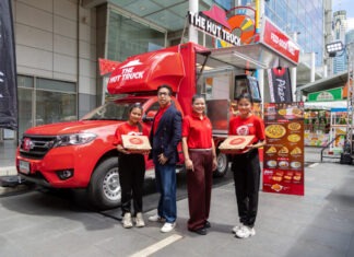 พิซซ่า ฮัท จับมือ พี80 โก King Long เปิดตัว “THE HUT TRUCK”