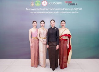 “ลีน่า-หมิว-กชเบล” เดินแบบชุดไทยสุดสง่างาม